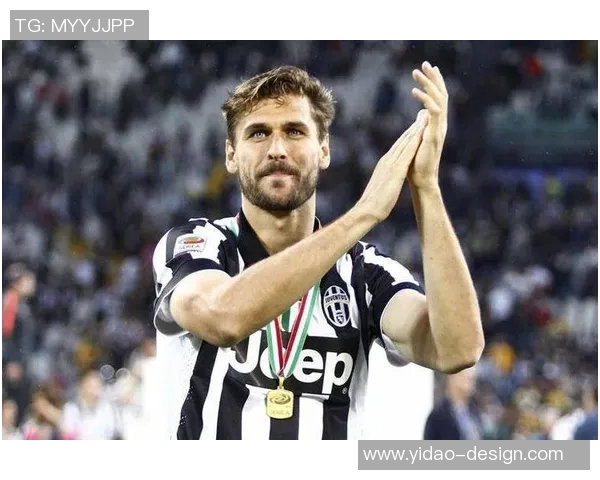 足球明星背后的奋斗与荣耀：从默默无闻到世界瞩目的传奇之路