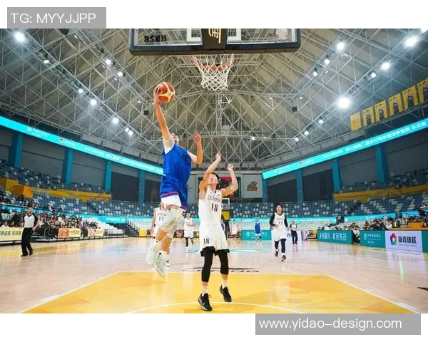 篮球明星跨界高尔夫球场展现风采与竞技魅力的精彩瞬间